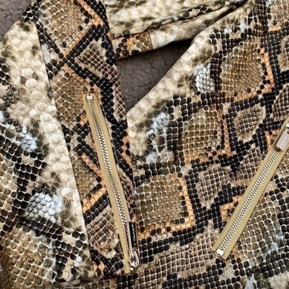 NWT! TAHARI Faux Leather Snake print Jacket Available in last two Sizes S & M - Picture 8 of 10